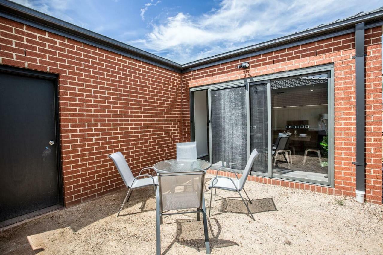 Comfy And Warm In Point Cook Holiday home *
