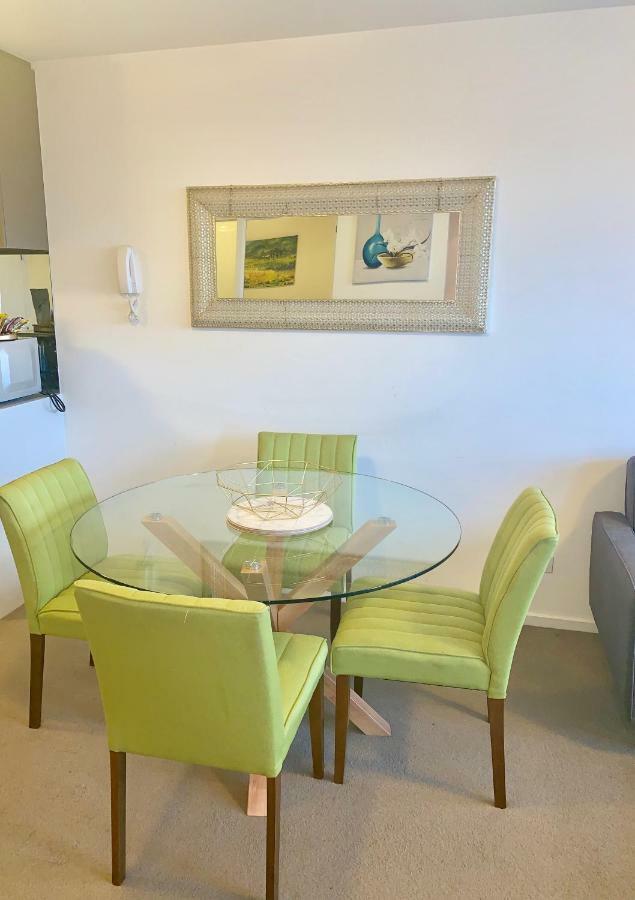 Luxury With View Apartment Melbourne