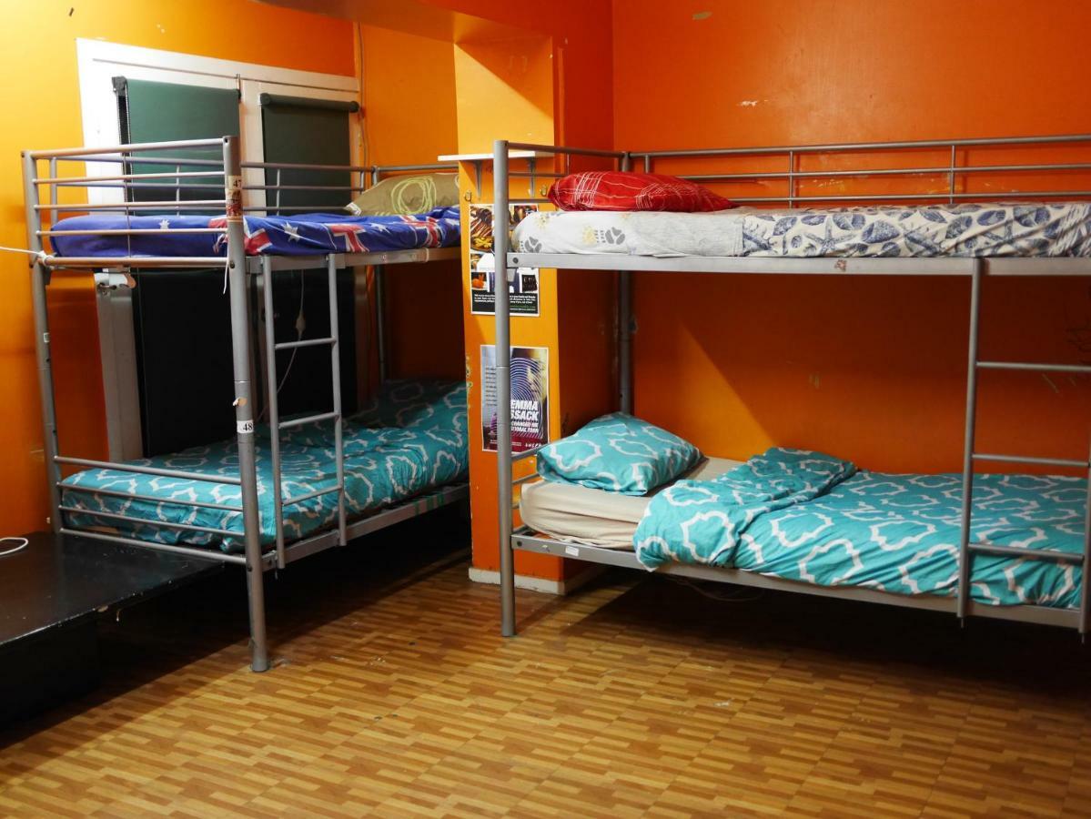 Hostel Bev And Mick's International Backpackers At Mcmahon's Melbourne