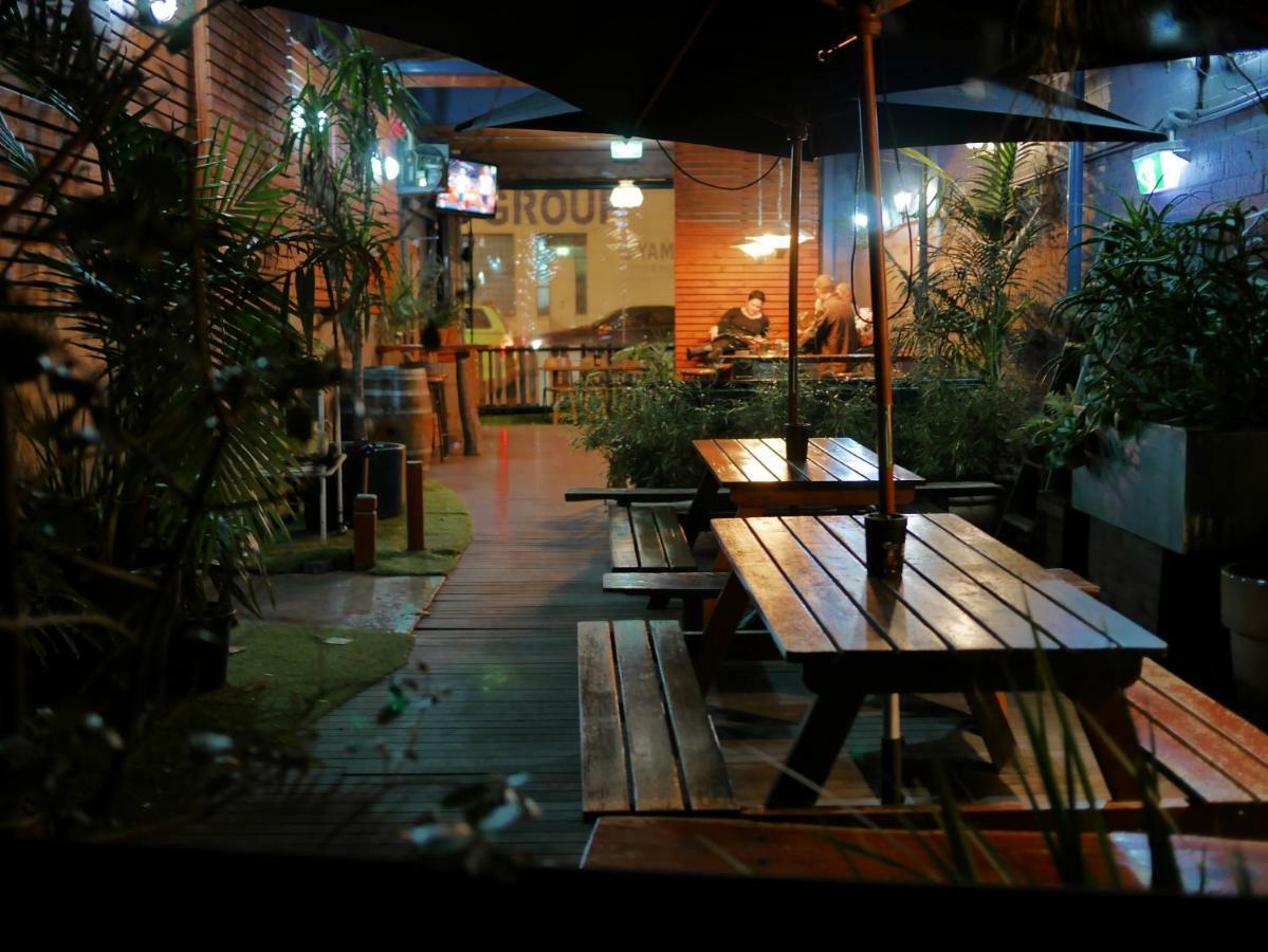 Bev And Mick's International Backpackers At Mcmahon's Hostel *