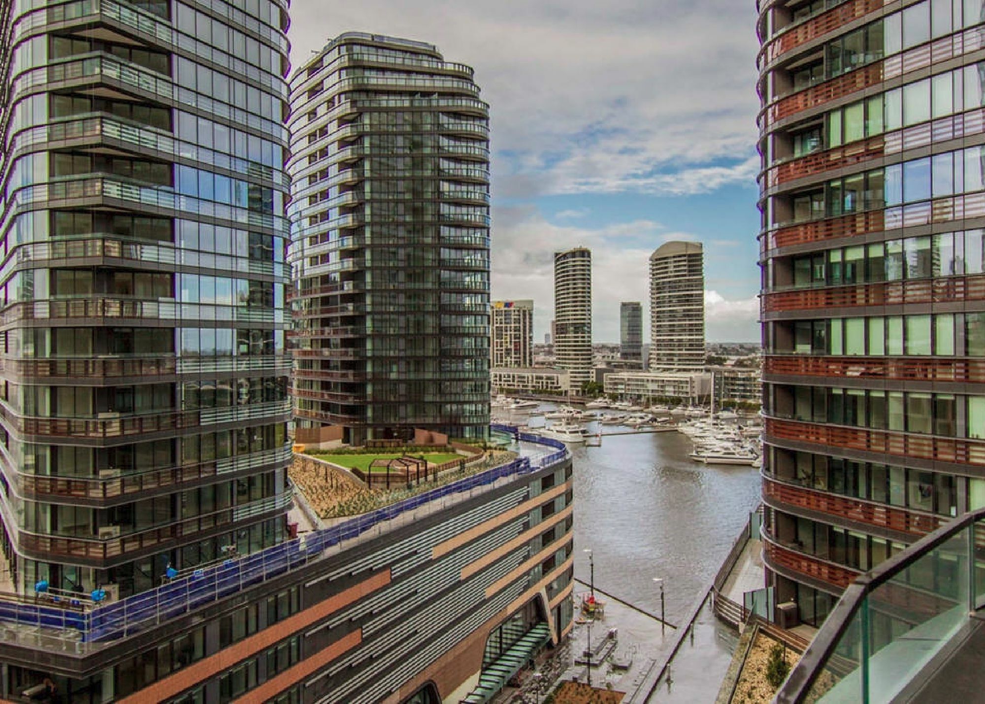 Oceanview Docklands Apartment *
