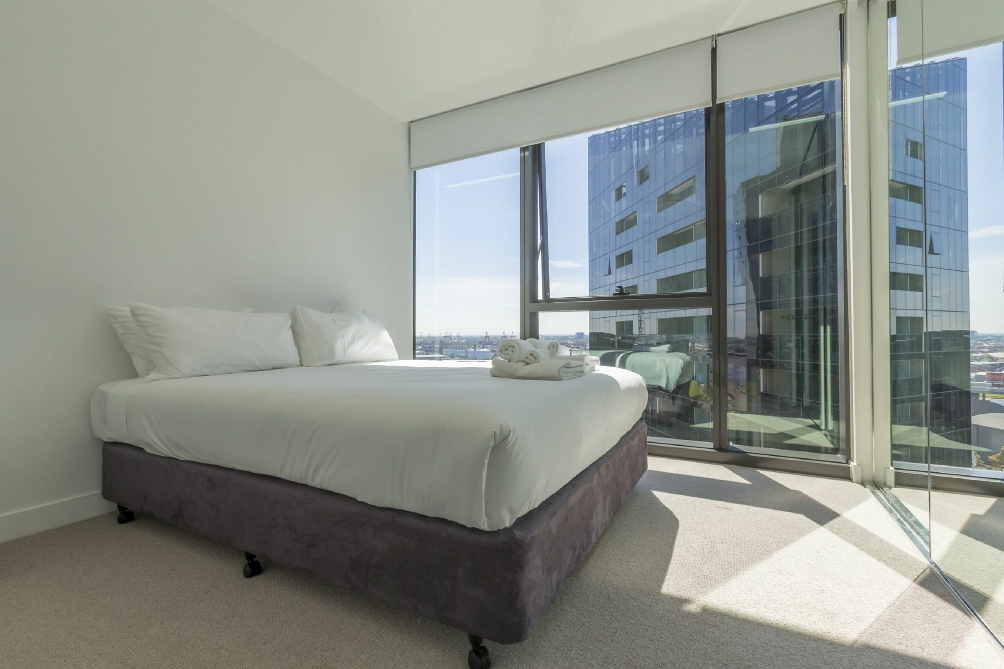 Apartment Domain - New Quay Docklands *