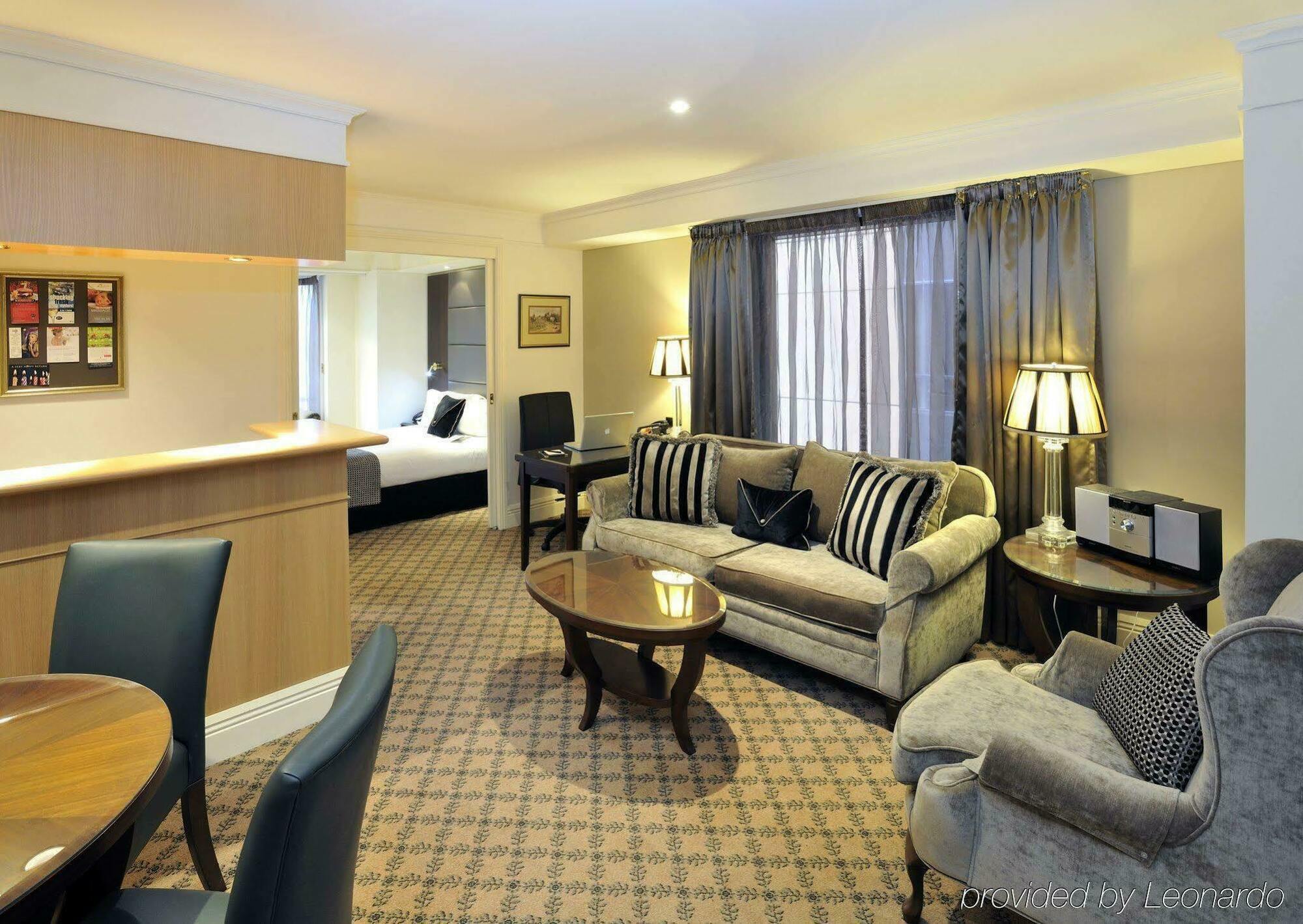 Stamford Plaza Hotel 5*