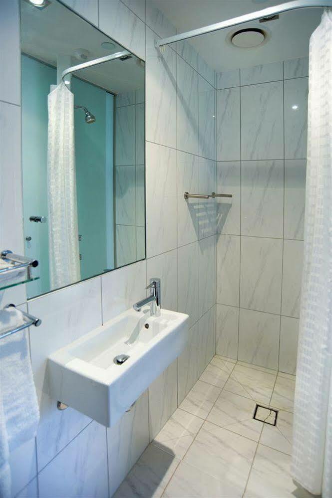 Quest East Aparthotel 4*