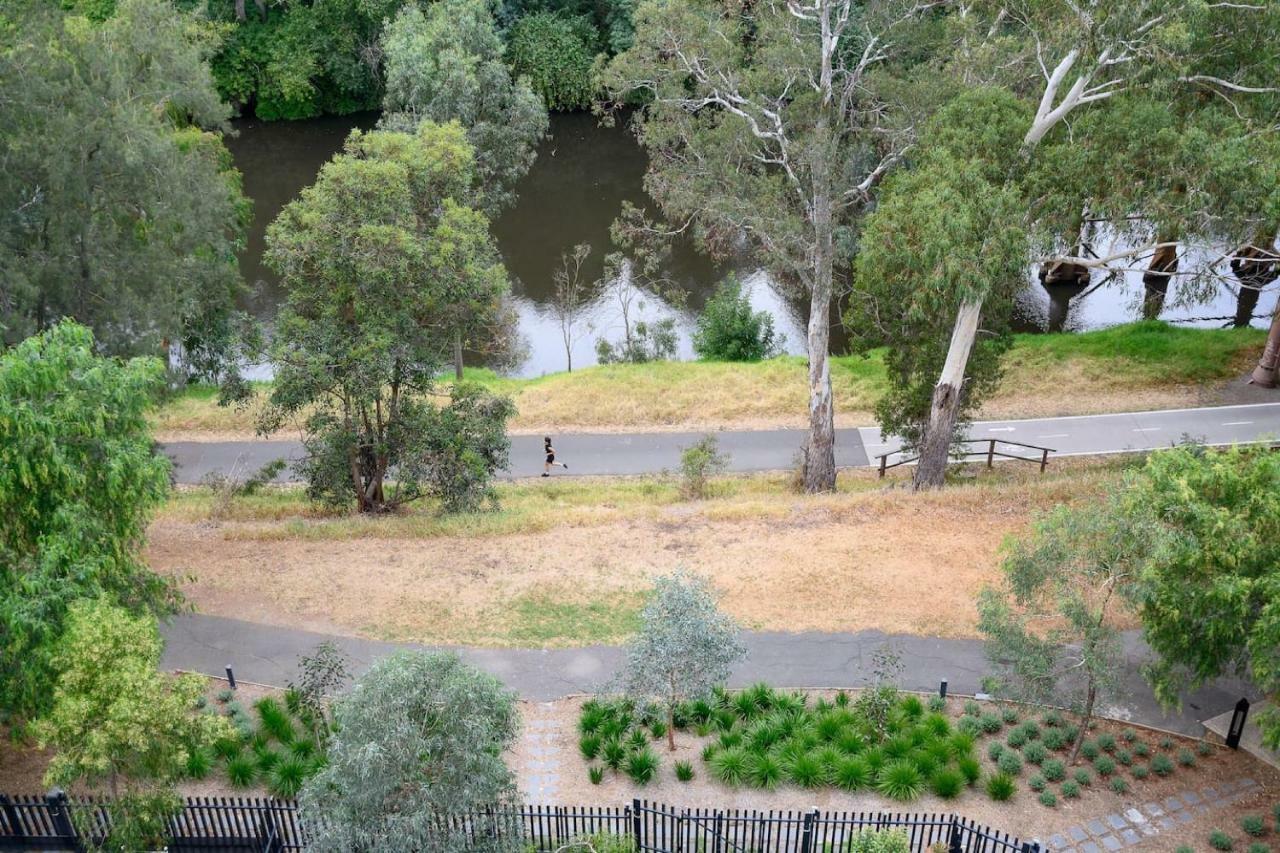 Sanctuary Resort-style On The Banks Of The Yarra