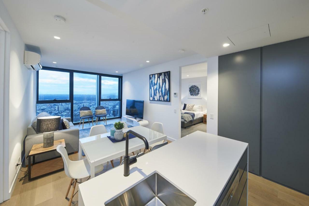 Mega Style Victoria One Apartment