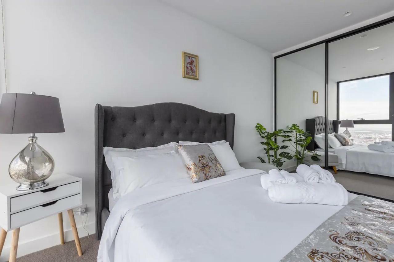 Level64-cbd Tallest Residential Building-sea View Apartment