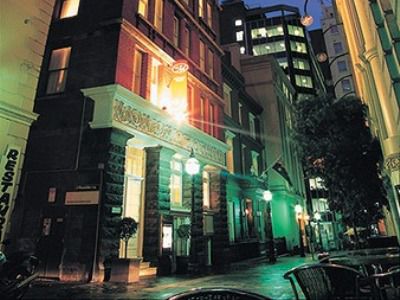 Metro On Bank Place Aparthotel 4*