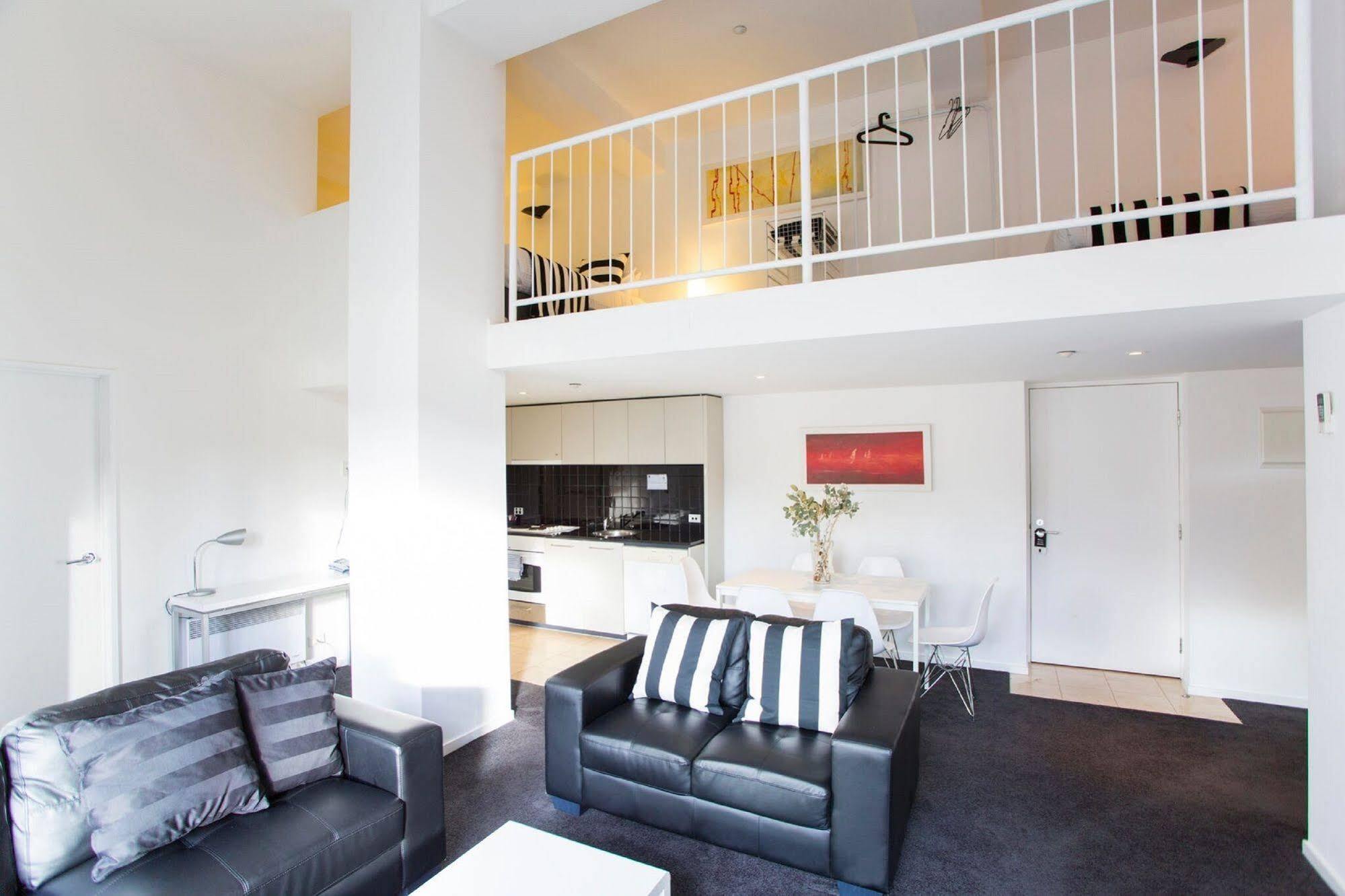 Aparthotel Ultiqa Little Collins 4*