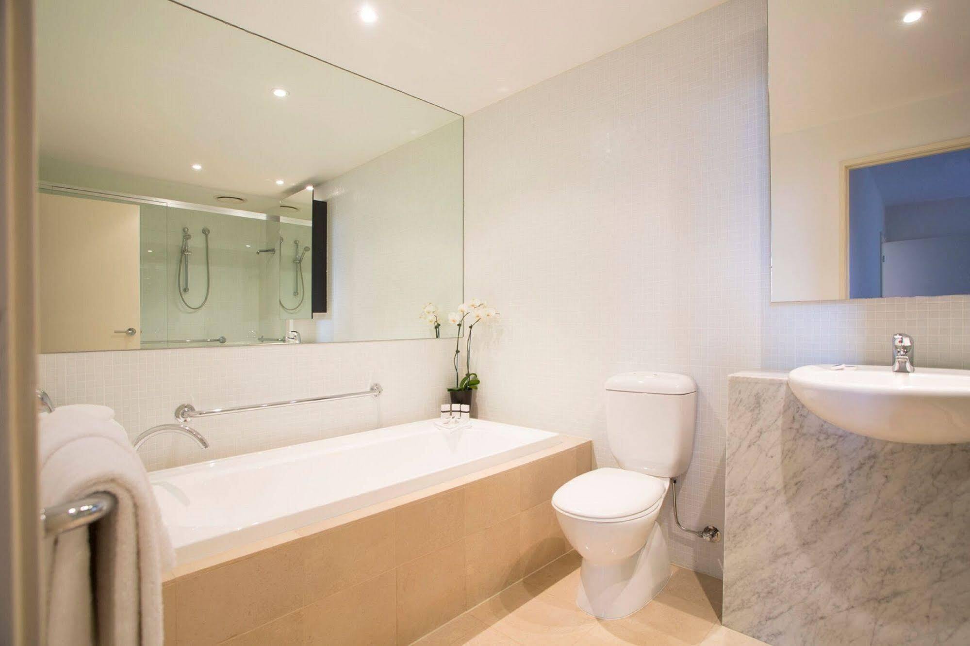 Aparthotel Ultiqa Little Collins Melbourne