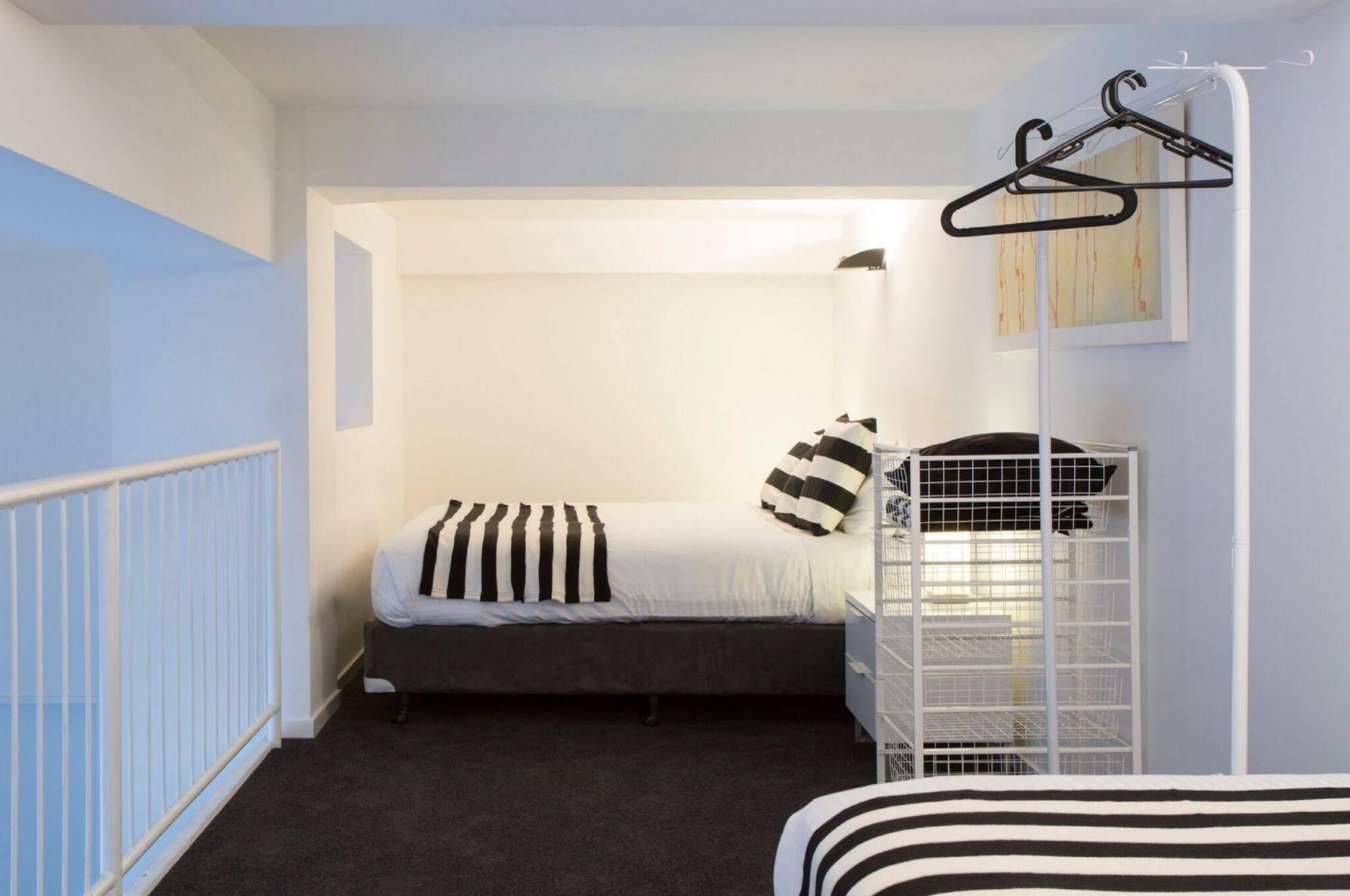 Aparthotel Ultiqa Little Collins 4*