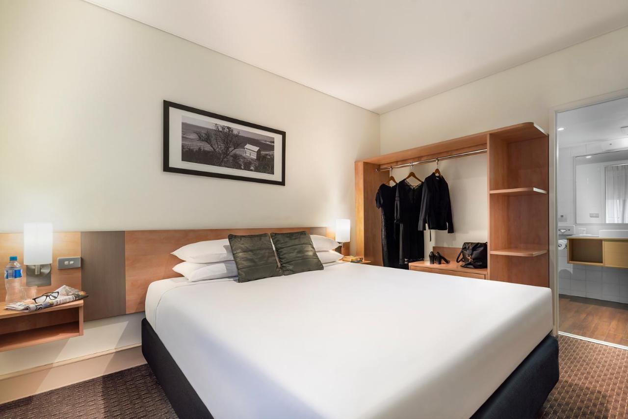 Ibis And 3* Melbourne