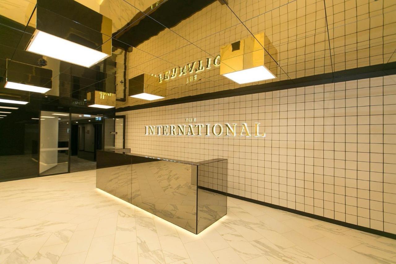 Mega Style The International *