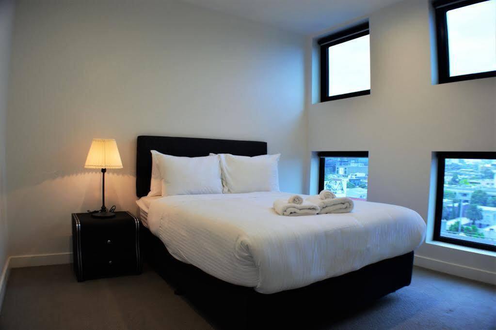 Royal Melbourne- Clarke St * Melbourne