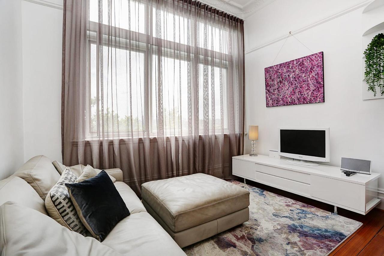 By George! Super Cool St Kilda Loft Apartment Melbourne