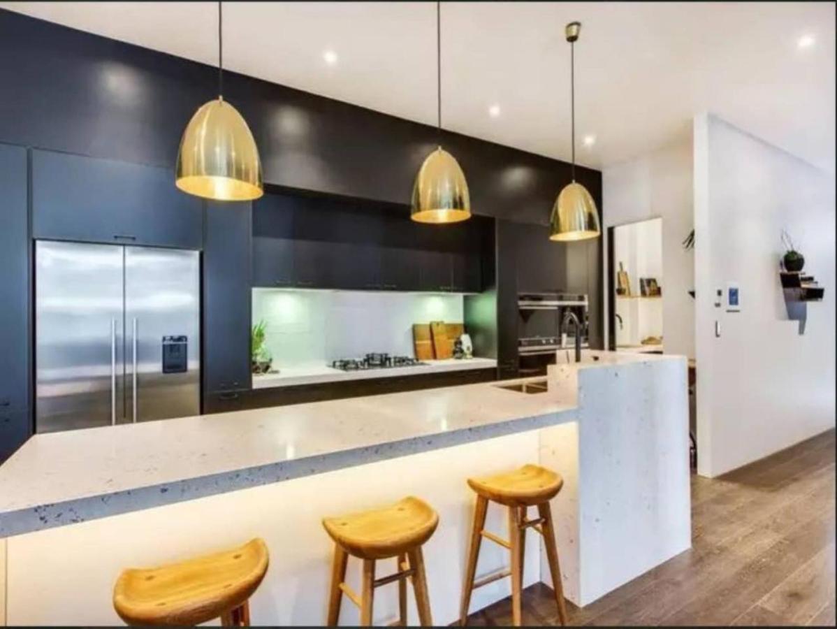 Readyset At Glasshouse Apartment *