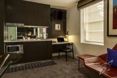 Aparthotel Quest East