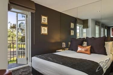 Quest East Aparthotel