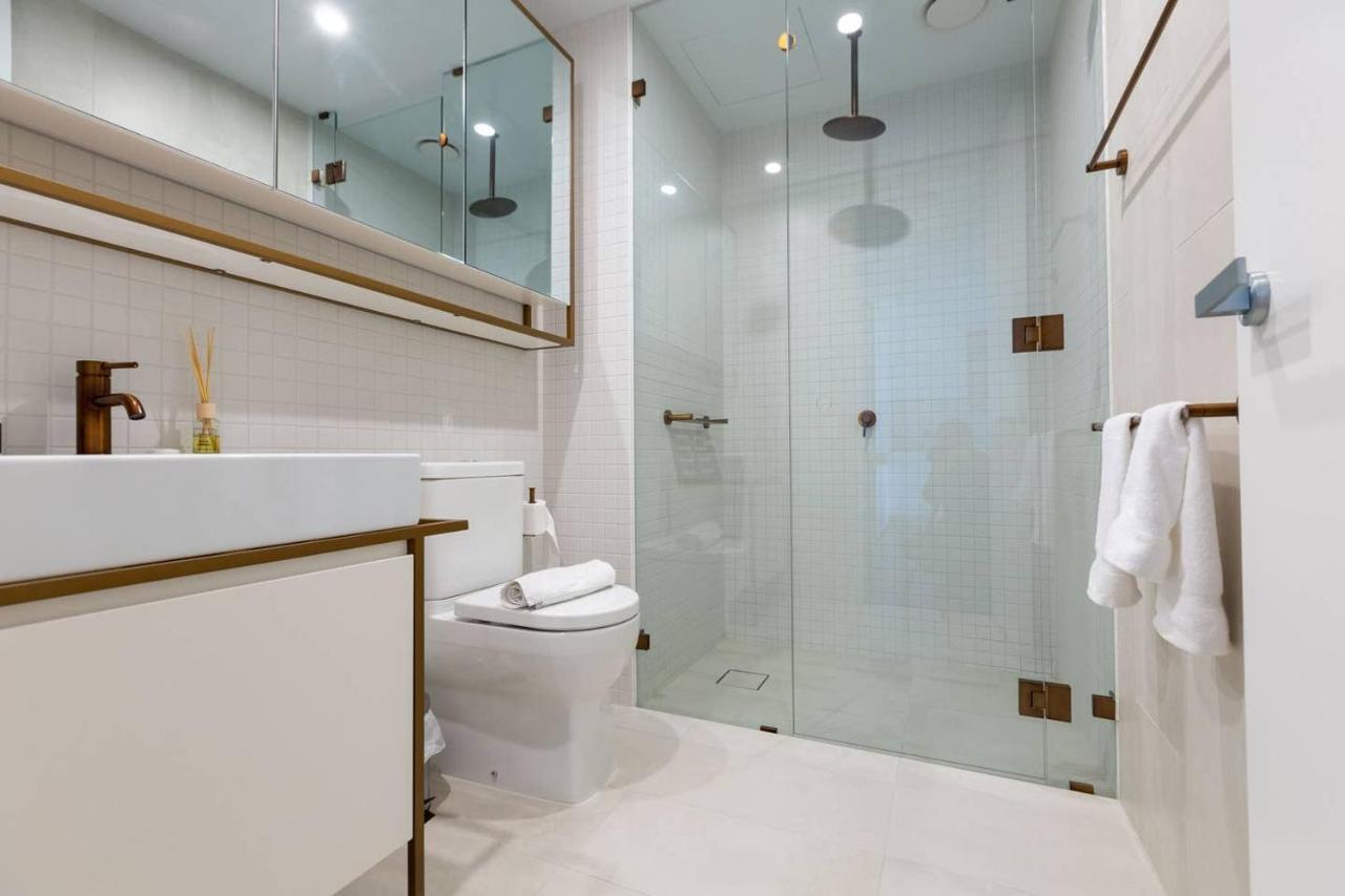 Perfect Location 2 Bdrs Apartment@glen Waverley Apartment