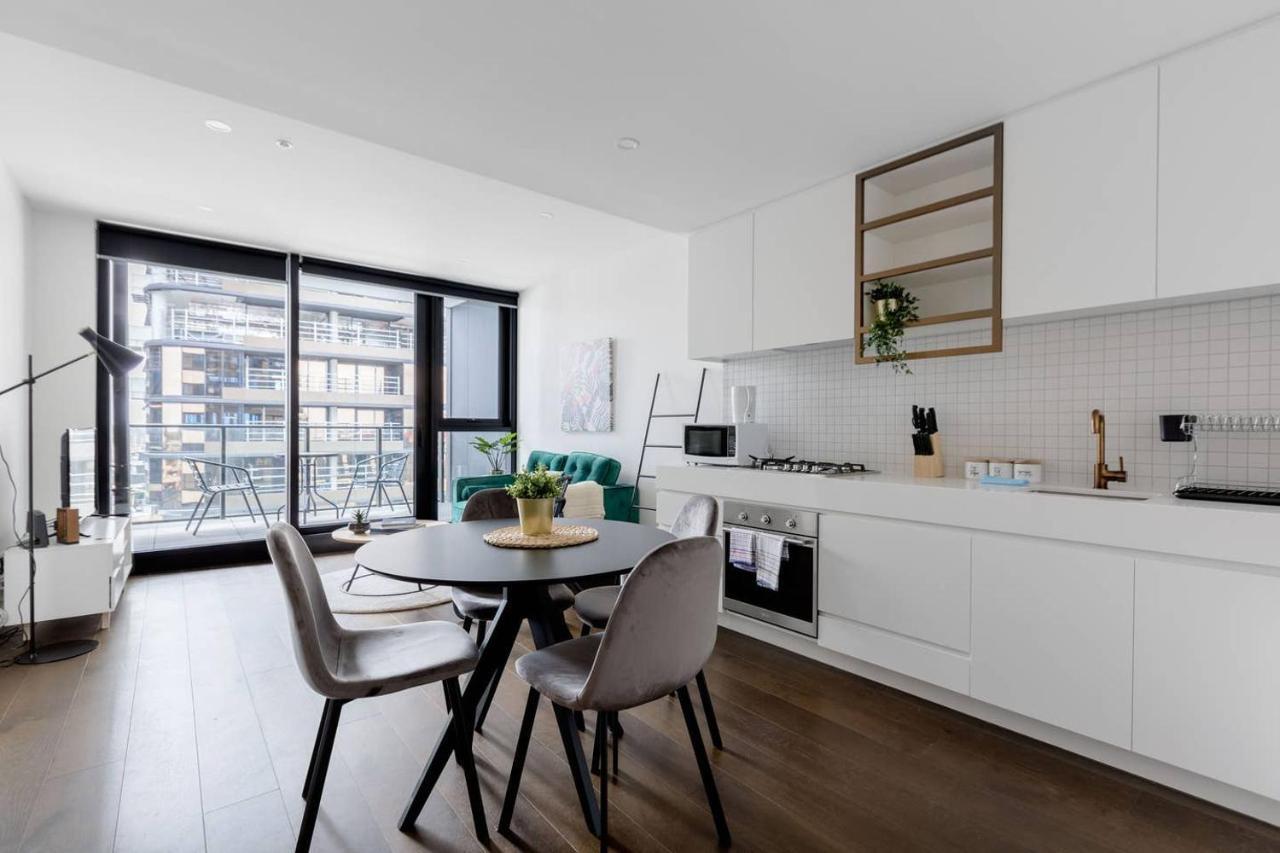 Perfect Location 2 Bdrs Apartment@glen Waverley Apartment