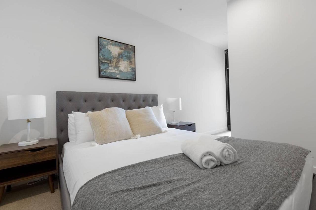 Perfect Location 2 Bdrs Apartment@glen Waverley *