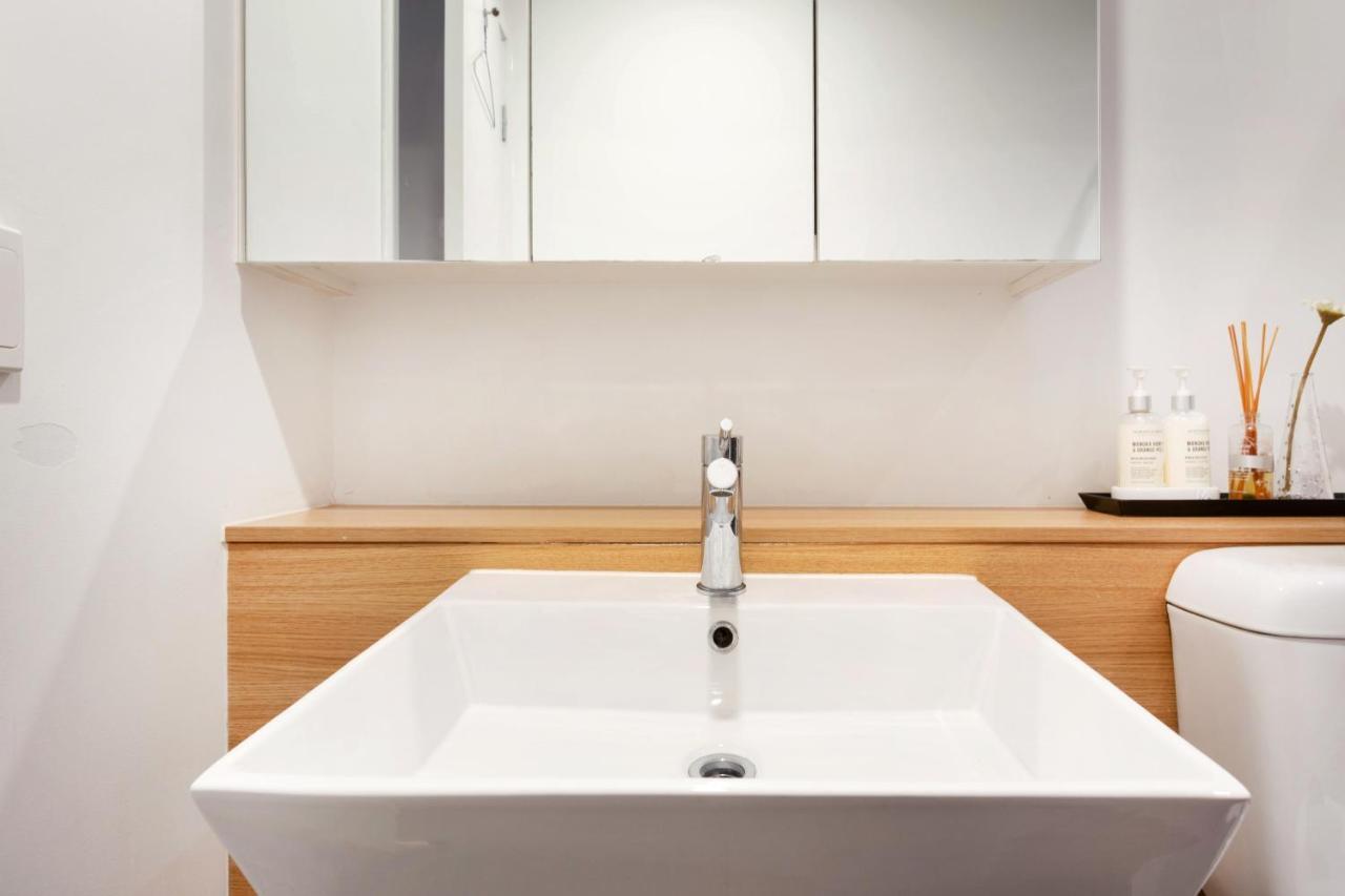 Midtown Apartment *