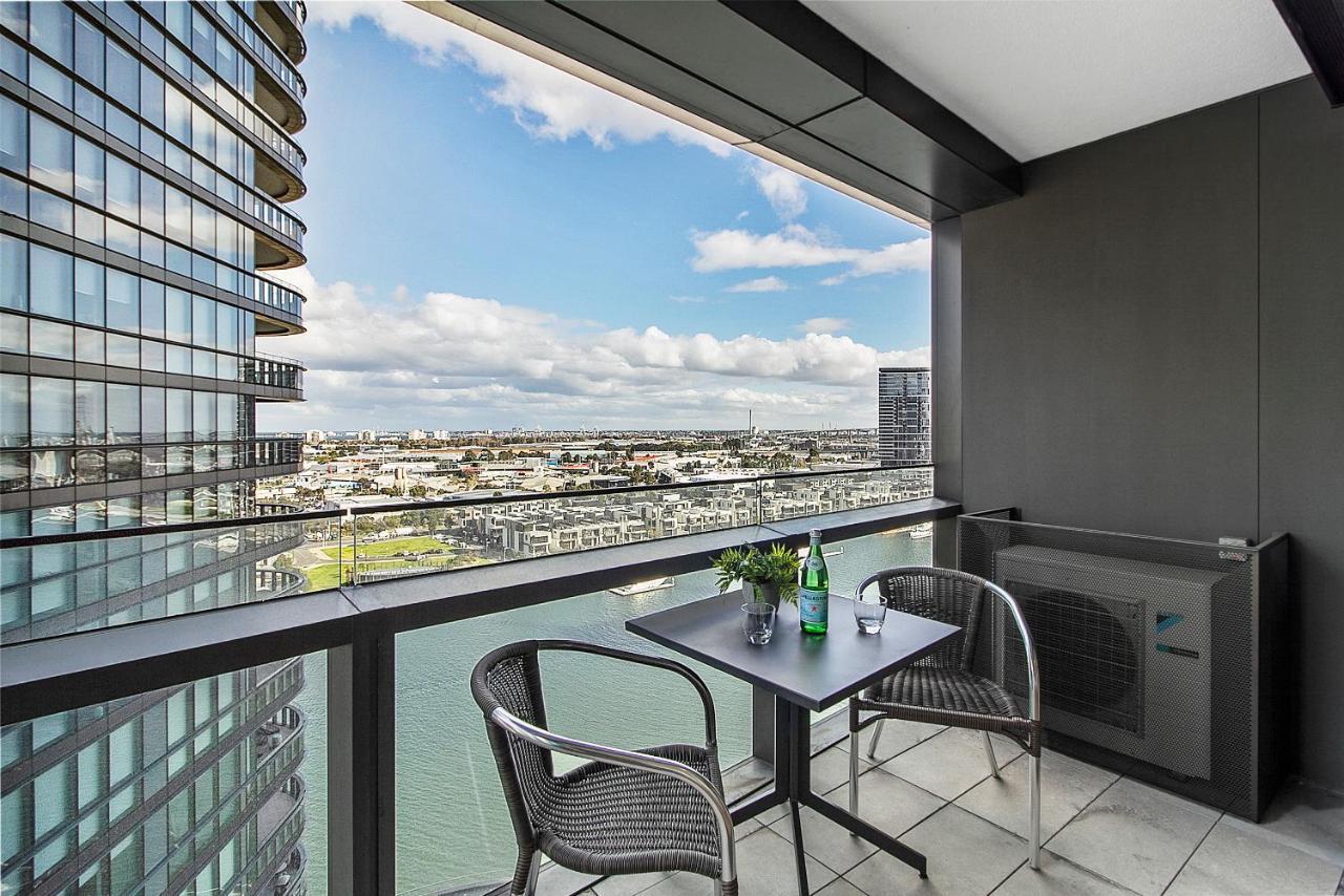 Apartment River Front Balcony Unit With View, Gym, Pool Melbourne