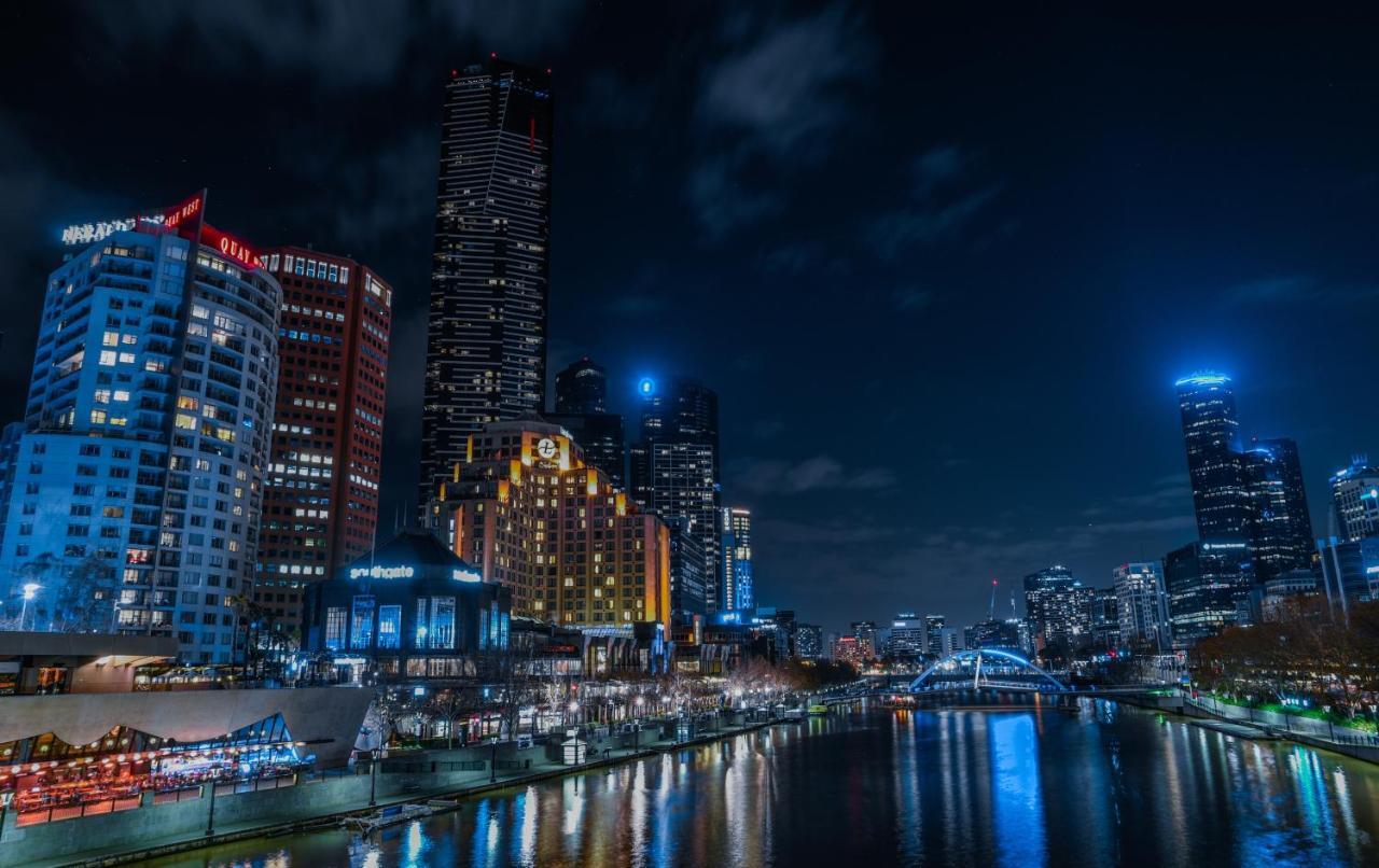 River Front Balcony Unit With View, Gym, Pool Melbourne