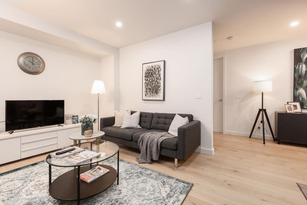 106*modern Prestige*3-storey New Establishment * Melbourne