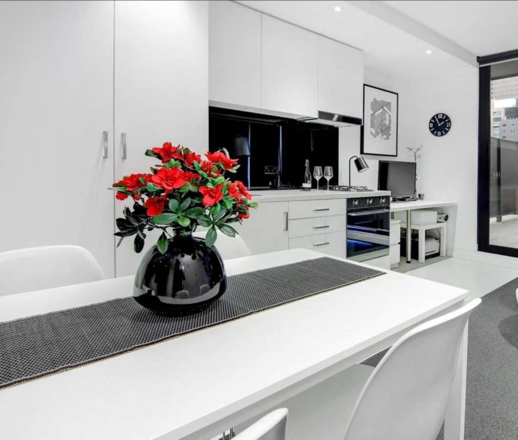 Apartment Readyset On Little Collins