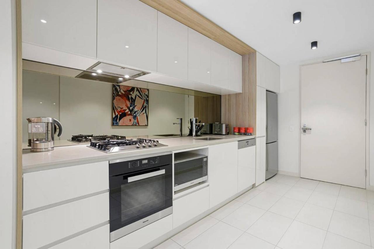Yarra - Yarra Toorak Rd & Chapel St. Pool, Gym & Parking Apartment *
