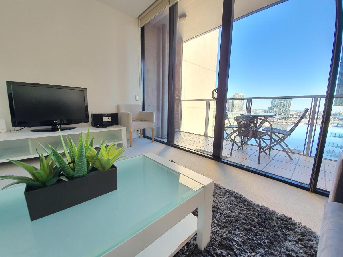 Apartment Harbour Escape Docklands Melbourne