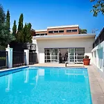 Extra Large 2 Bedroom Apartment In Melbournes Southbank