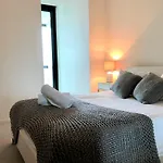 Readyset Apartments On Southbank Boulevard
