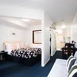 Harbourview Apartment Hotel