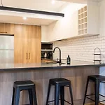 Luxury Spacious 2 Bedroom Fitzroy Apartment