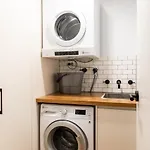 Luxury Spacious 2 Bedroom Fitzroy Apartment