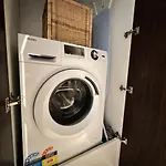 Cosy 2 Beds 2 Baths Apt With Car Park At Southern Cross