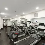 17 Floor Waterfront Apartment Docklands 2Br 2Car