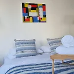 17 Floor Waterfront Apartment Docklands 2Br 2Car