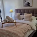 17 Floor Waterfront Apartment Docklands 2Br 2Car