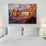 Chic 2-Bed Apartment Near Albert Park & Chapel St