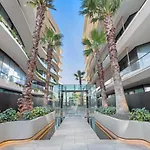 Chic St Kilda Retreat, Close To Beach & Eats