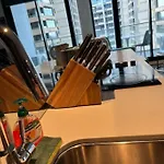 City-View High Rise 2Br Apt W/Pool, Sauna Gym, Library Near Southern Cross Station Melbourne Cbd