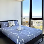 Luxurious 2 Bed Apartment With Captivating View