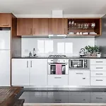Bright, Open Plan-Living With Stunning City Views