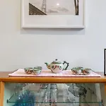 City-Edge Living In Trendy North Melbourne