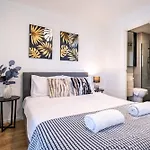 Panoramic Views 2Br With Pool And Free Carpark