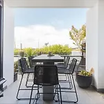 \'The Inner Circle\' Serene Balcony Abode On Cambridge