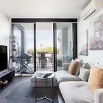 \'The Inner Circle\' Serene Balcony Abode On Cambridge